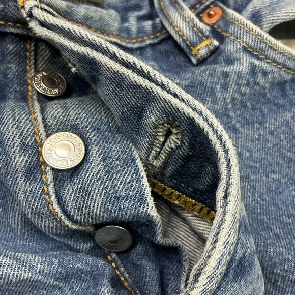 Y2K Levi’s 501 button fly medium wash straight leg faded jeans 34 x 32 - Picture 3 of 8